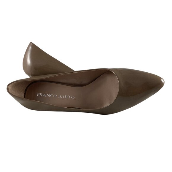 Never Worn Classic Beige Patent Leather Pump - Picture 2 of 5